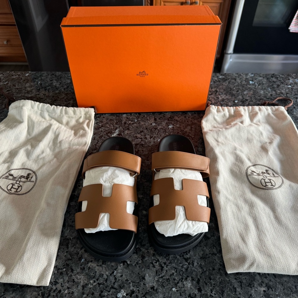 Hermes Chypre Sandal Tan/Gold 37.5 NIB w Receipt